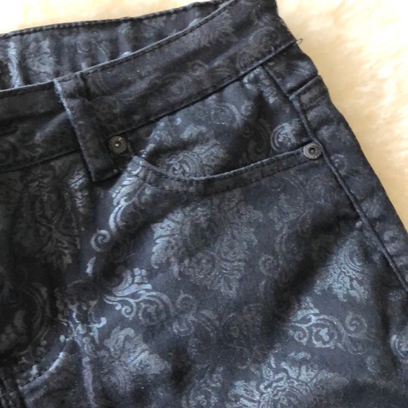 Black pattern pants 👖 - Picture 3 of 4